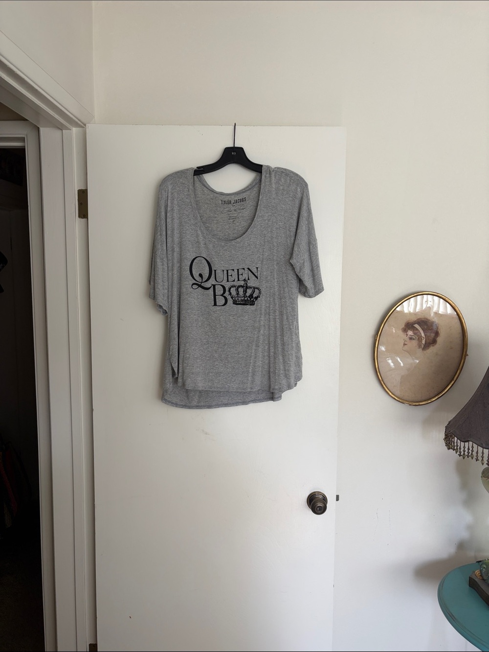 Queen Bee Gray Short-Sleeve Scoop Neck Tee
